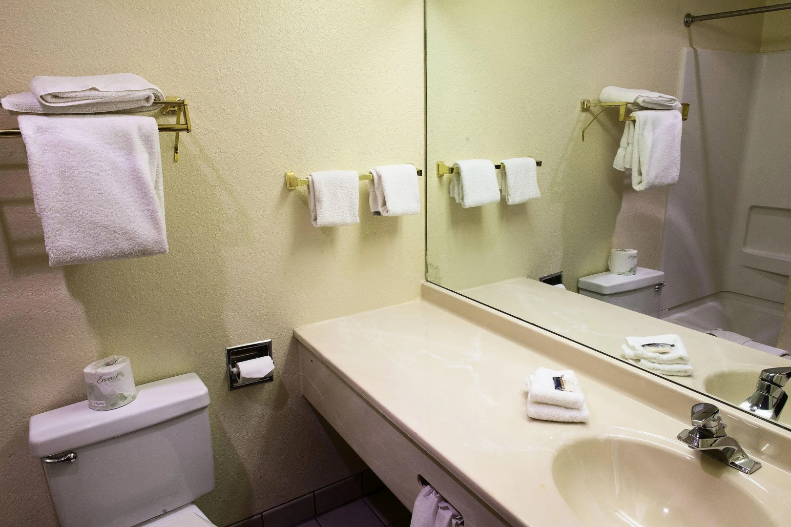 Red Roof Inn & Suites Omaha - Council Bluffs