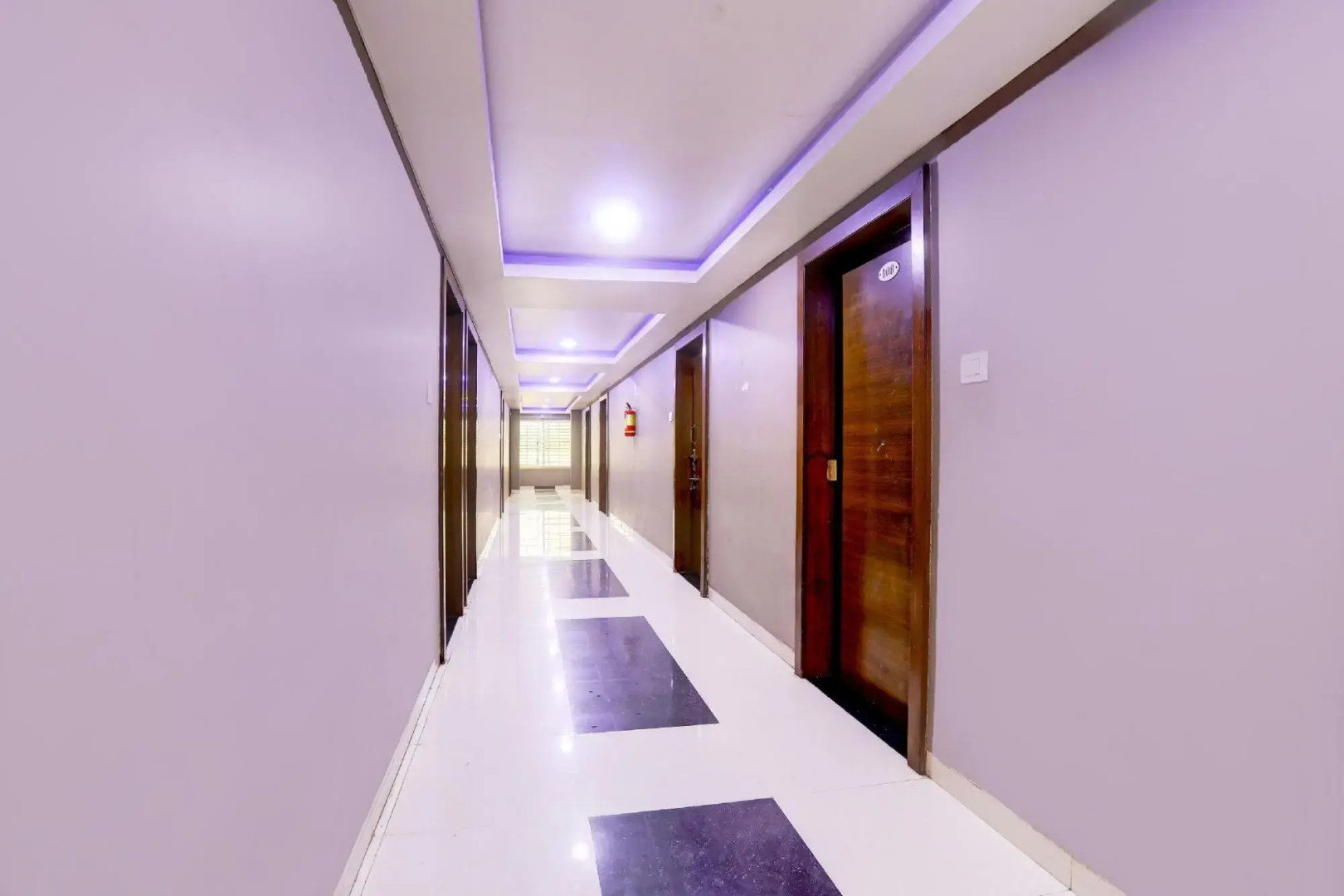 OYO 27960 Hotel Divya Sai Palace