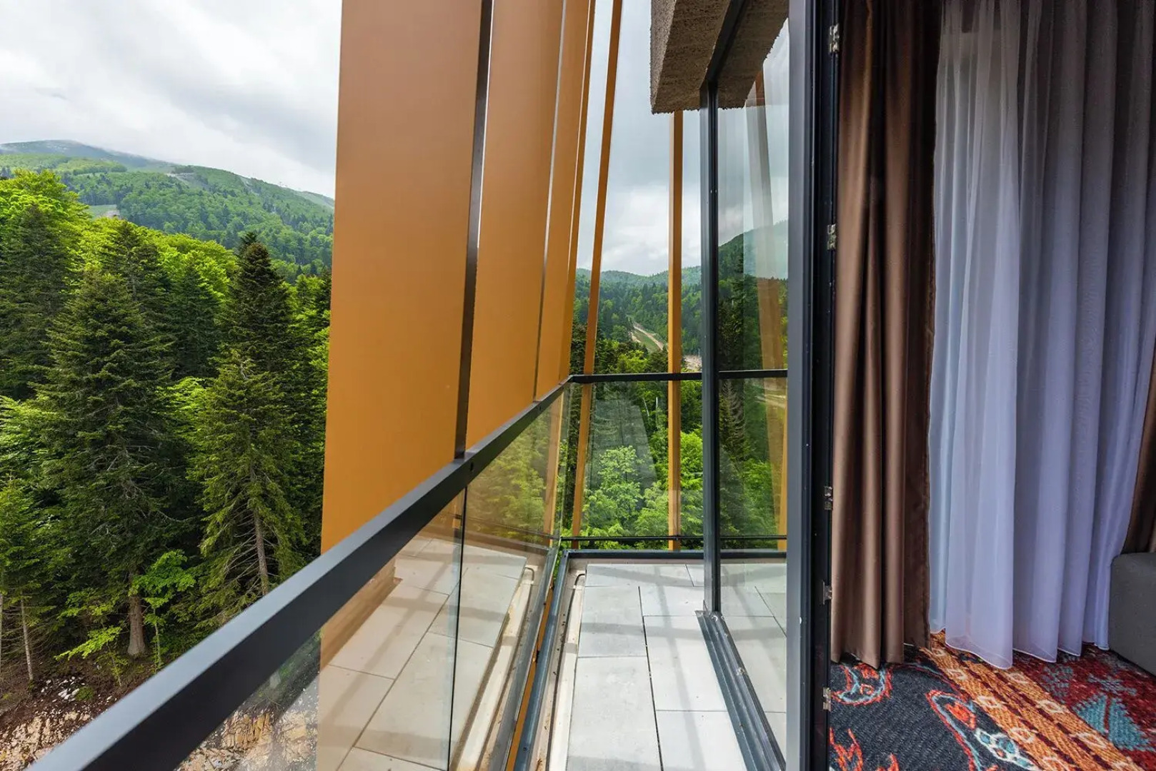 Hotel Nomad