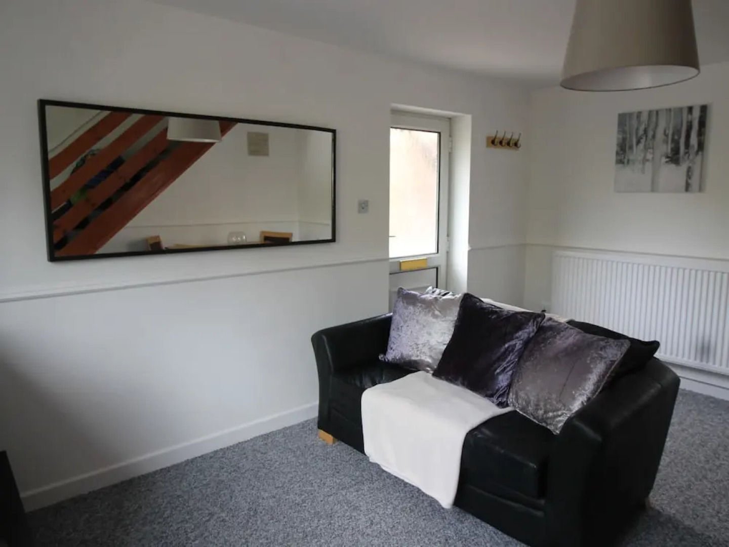 Glan y Ffordd 2 Bed House Near Cardiff by Cardiff Holiday Homes