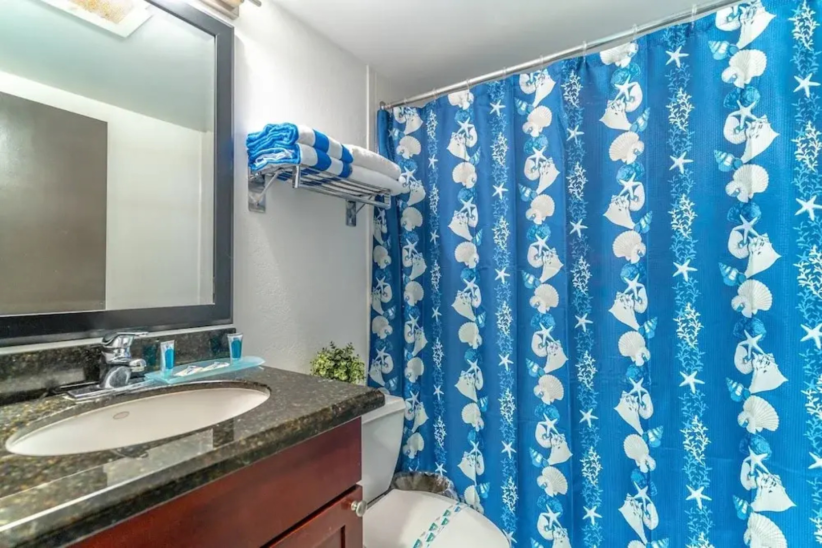 201 Little Harbor Inn