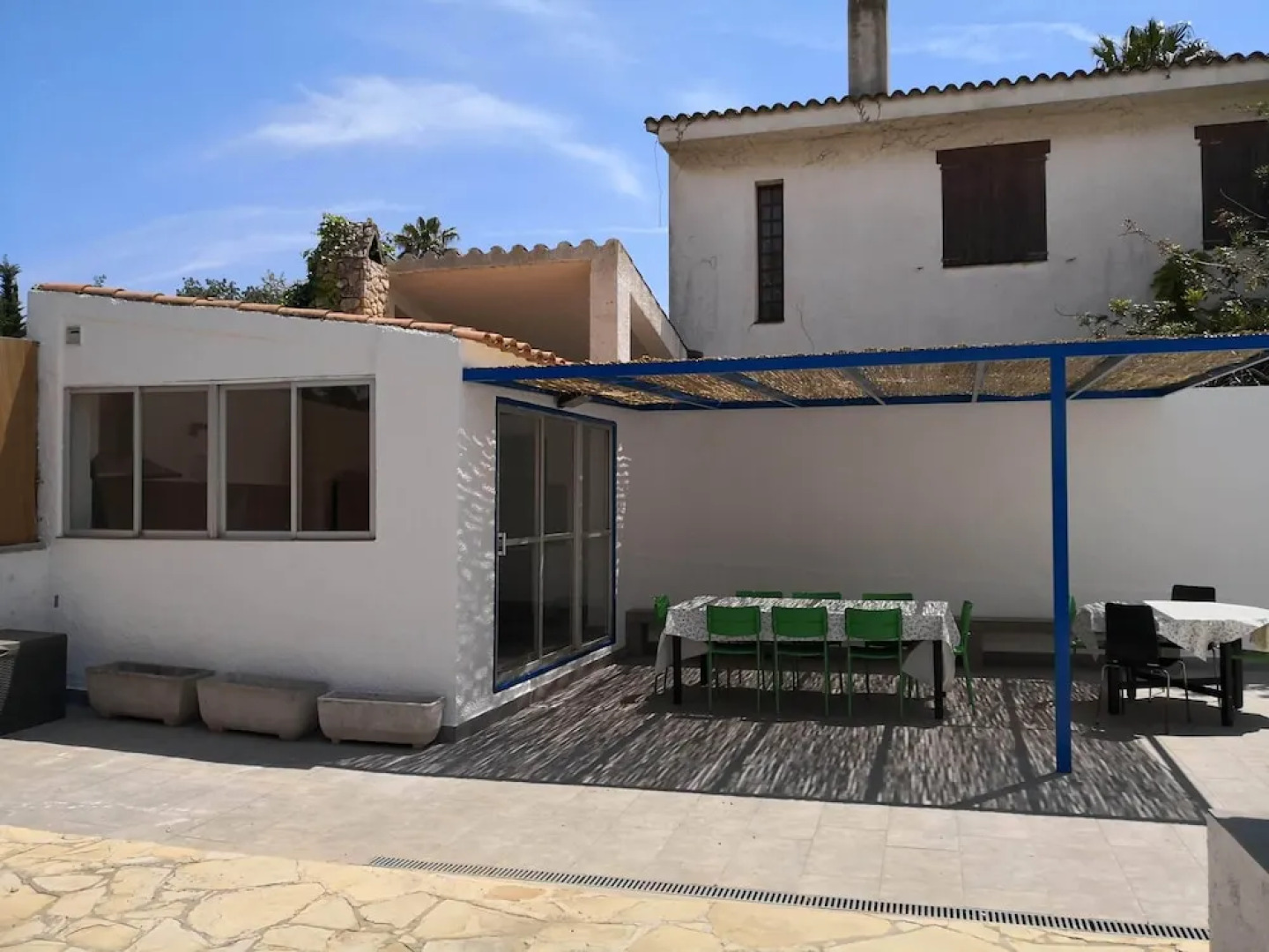 Villa con gran piscina en zona residencial