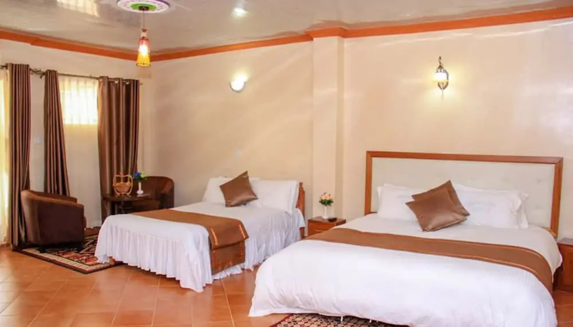 Mountain Breeze Hotel