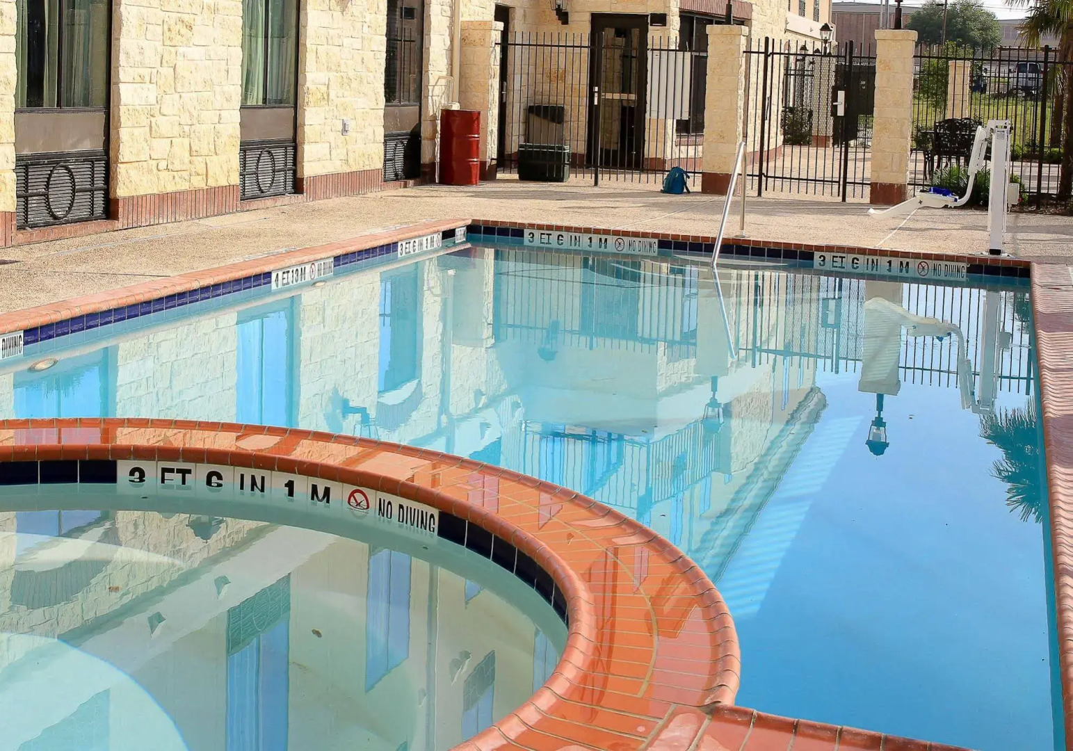 Holiday Inn Express & Suites Floresville by IHG