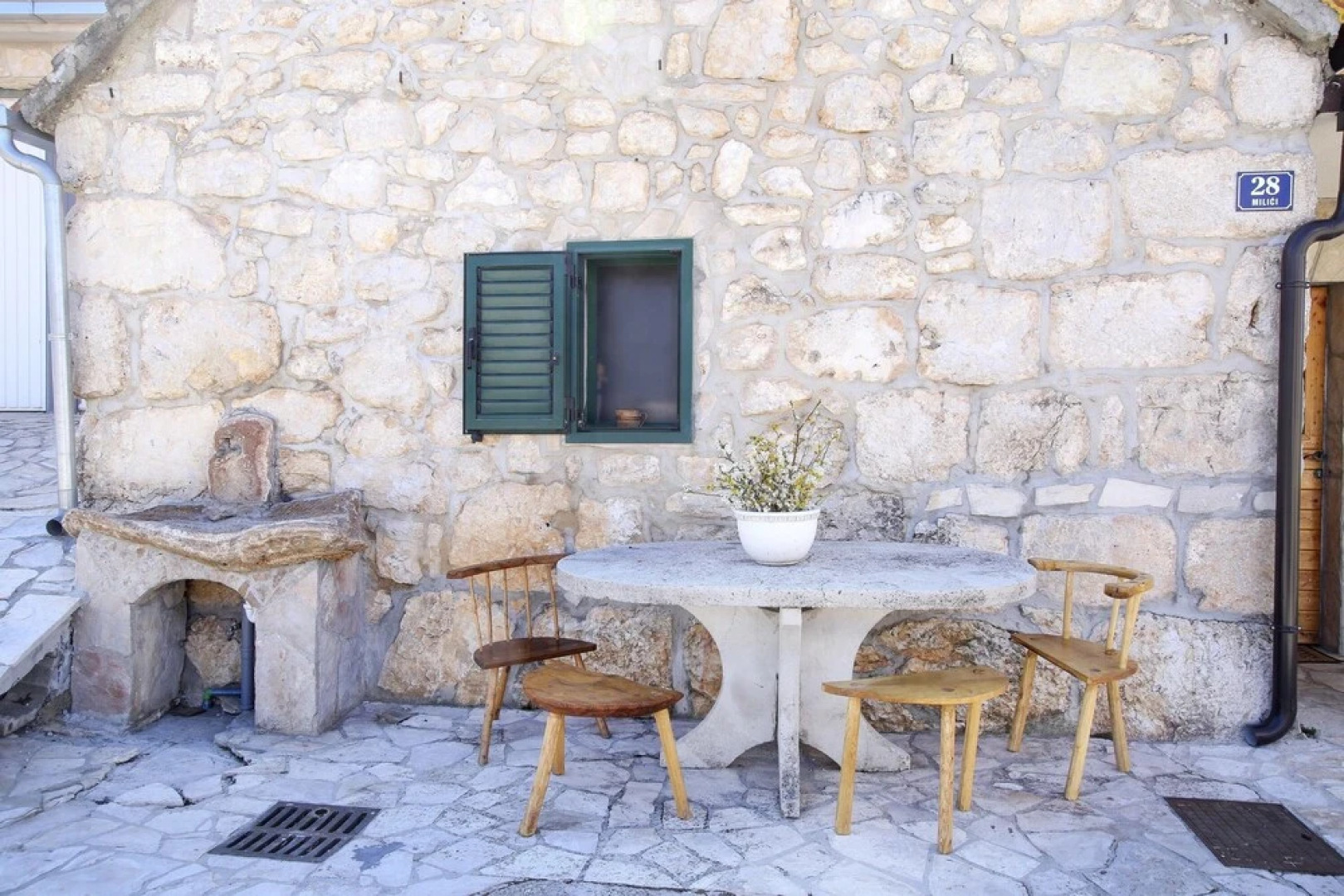 Rustic Stone House Bajeli with Jacuzzi