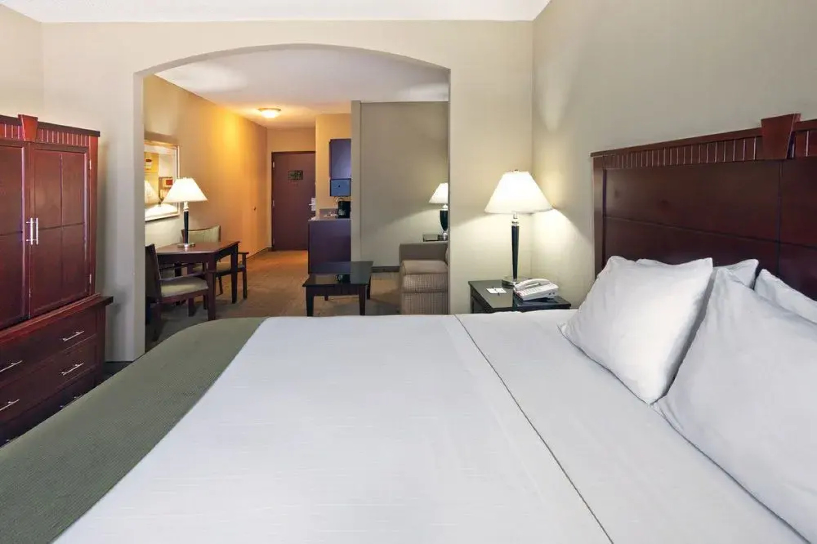 Holiday Inn Express Hotel & Suites Shawnee I-40