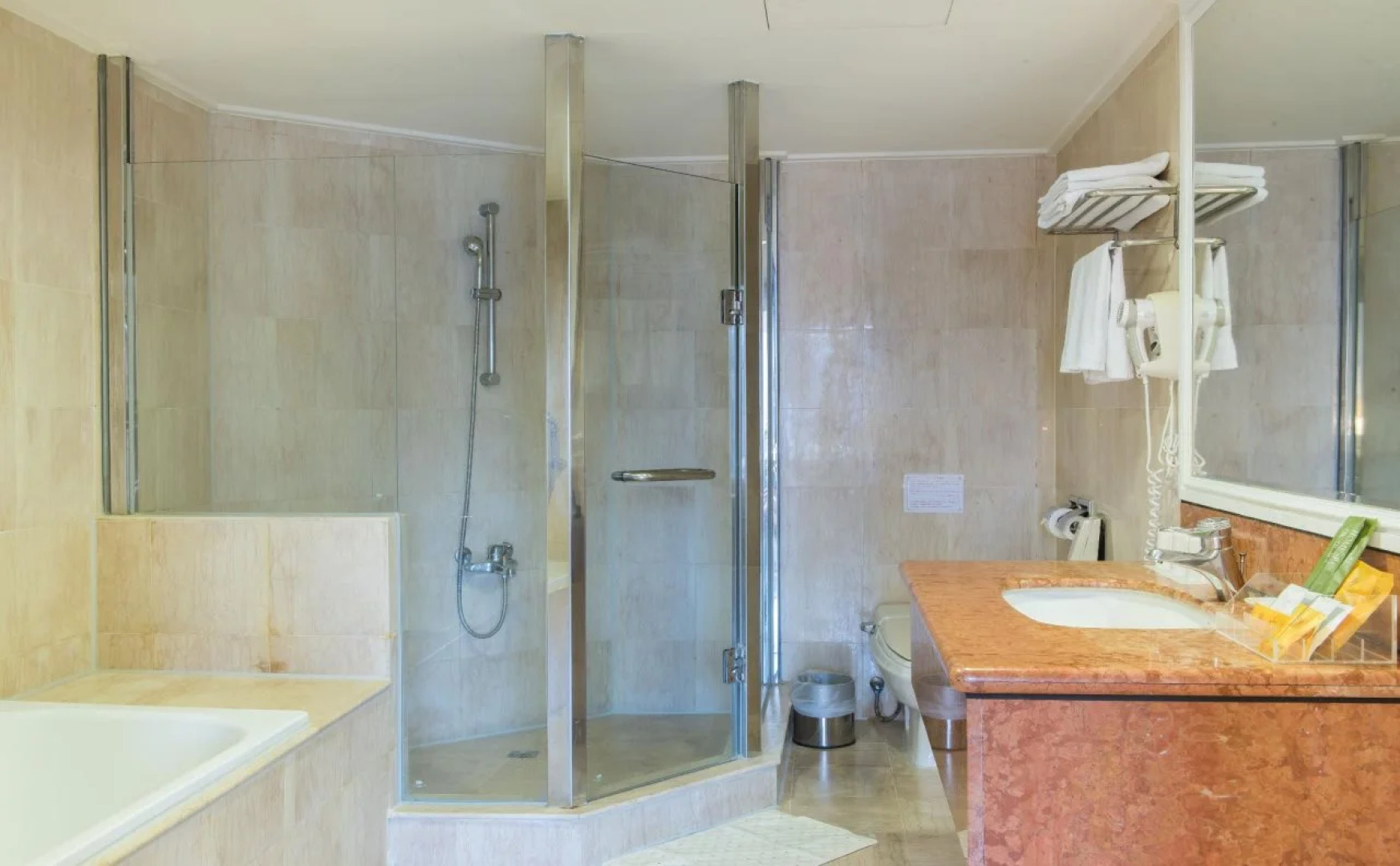 Crystal Plaza Hotel Kaohsiung