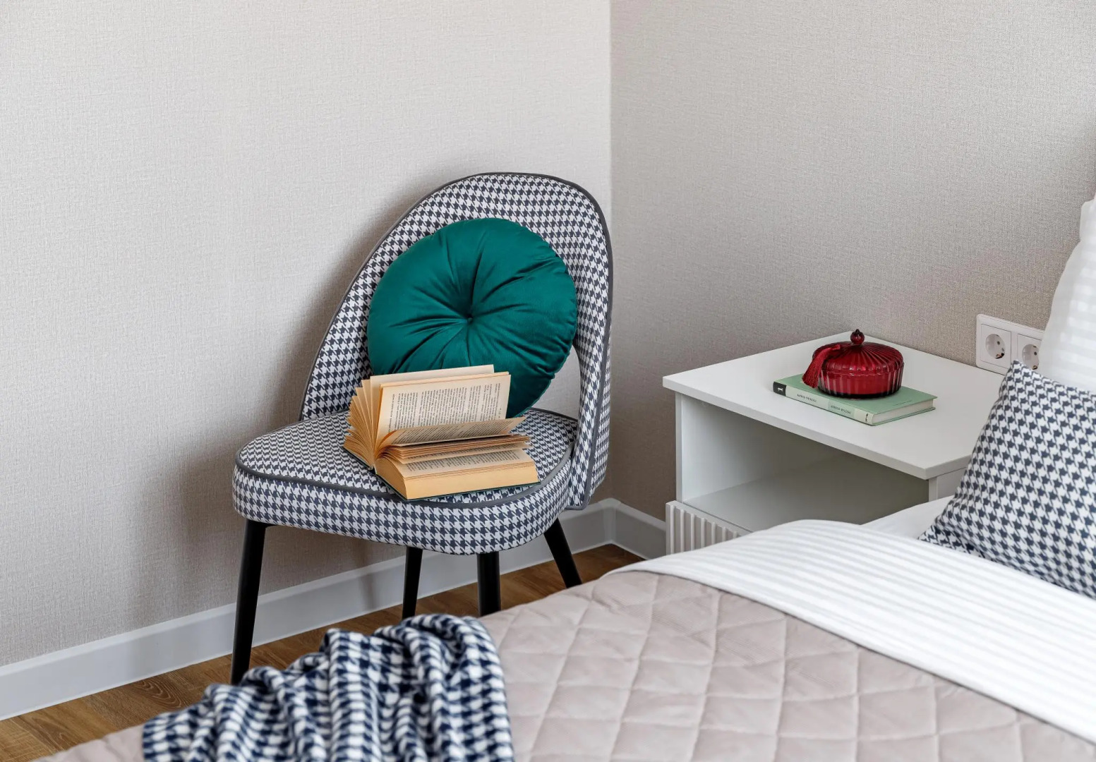 Сутки как дома на улице Героя Пешкова 14/4