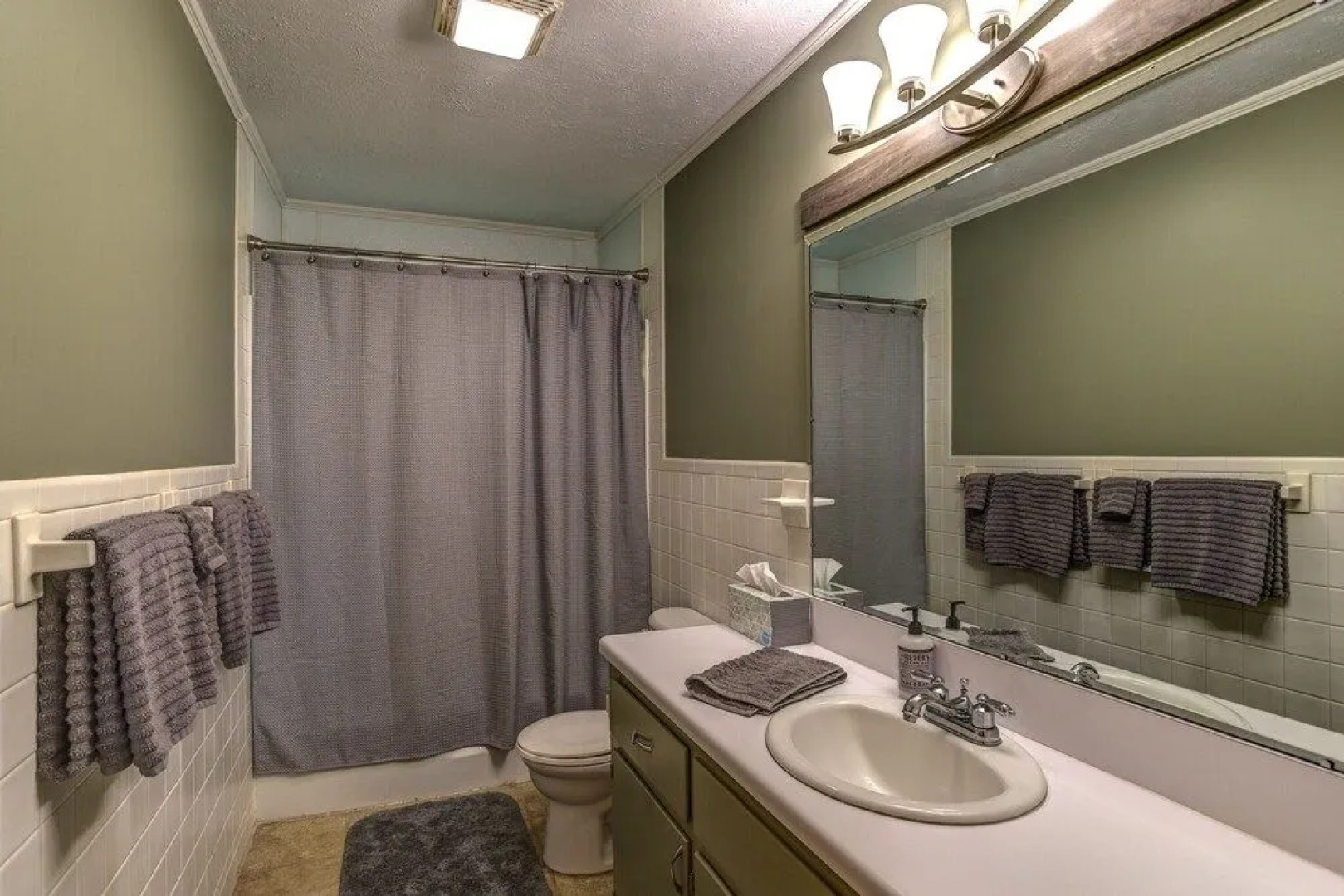 Alpine Walking Distance To App Ski 2 Bedroom Cottage by Redawning