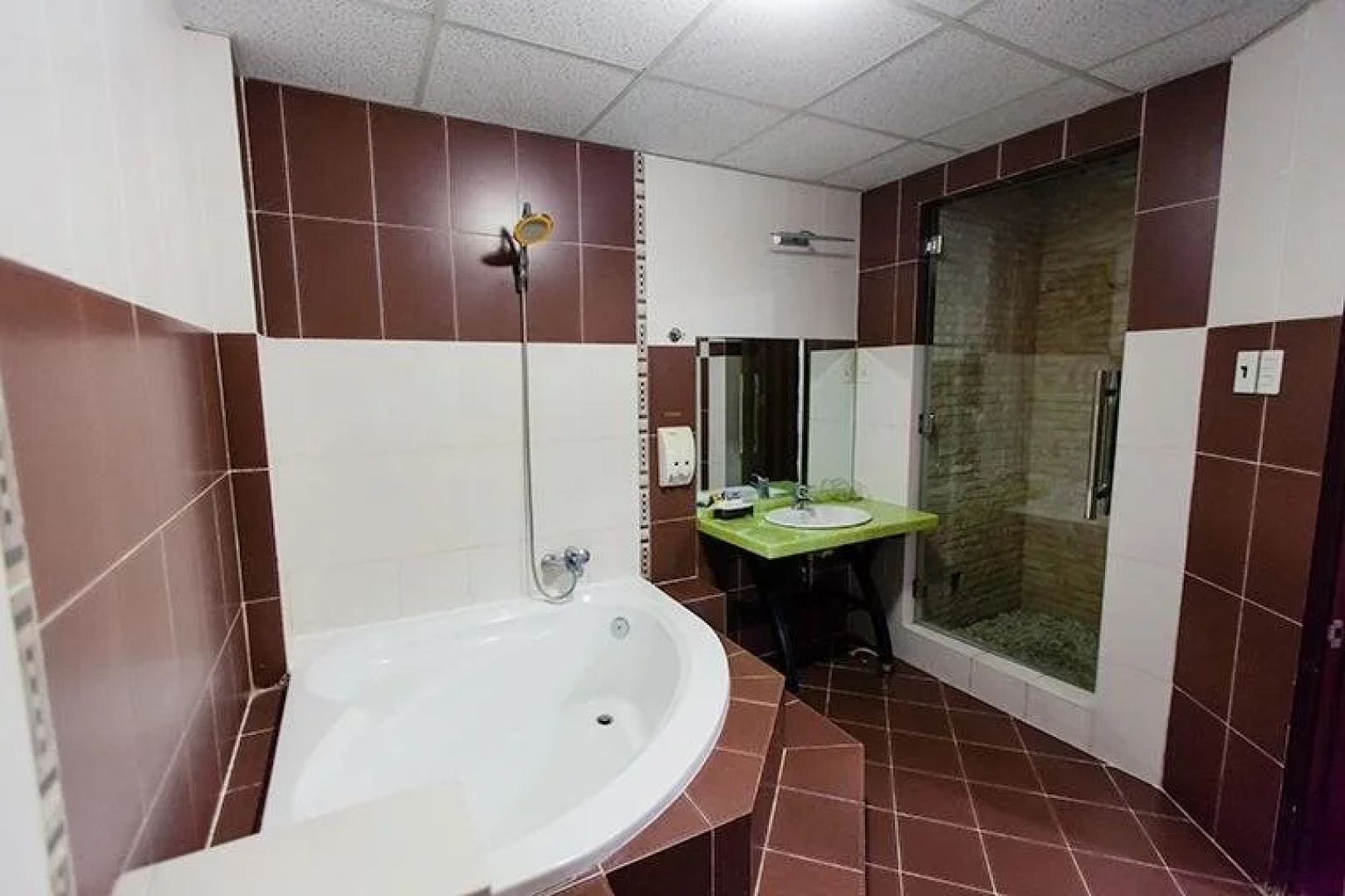 Song Nhat Hotel
