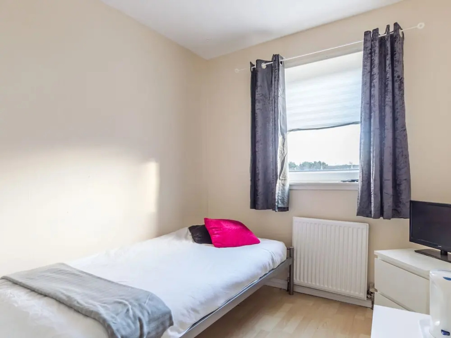 Alluring Holiday Home in Livingston near Town Center