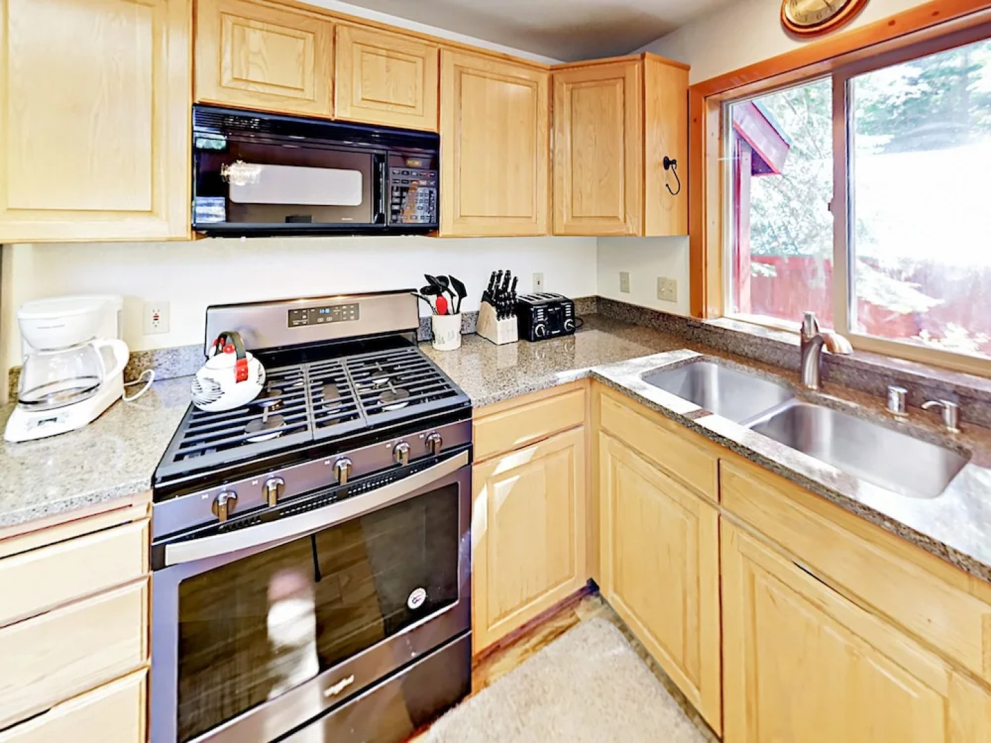 892 Evergreen Way Home 4 Bedrooms 2.5 Bathrooms Home