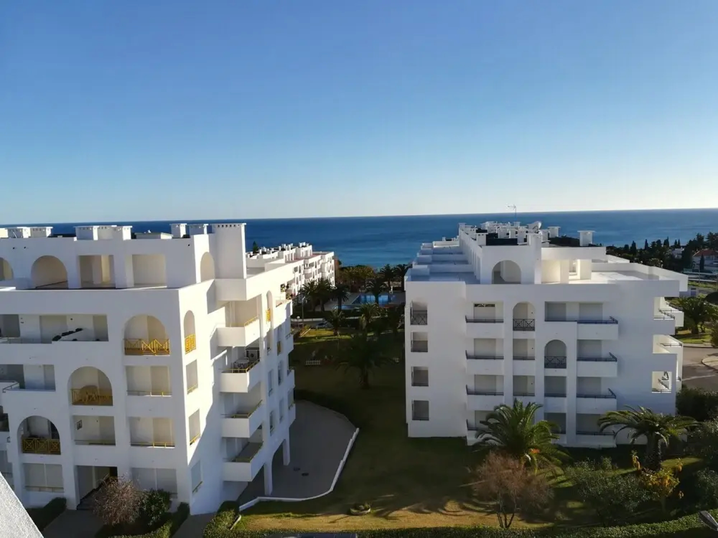 Apartamento Praia de Porches,izibookings