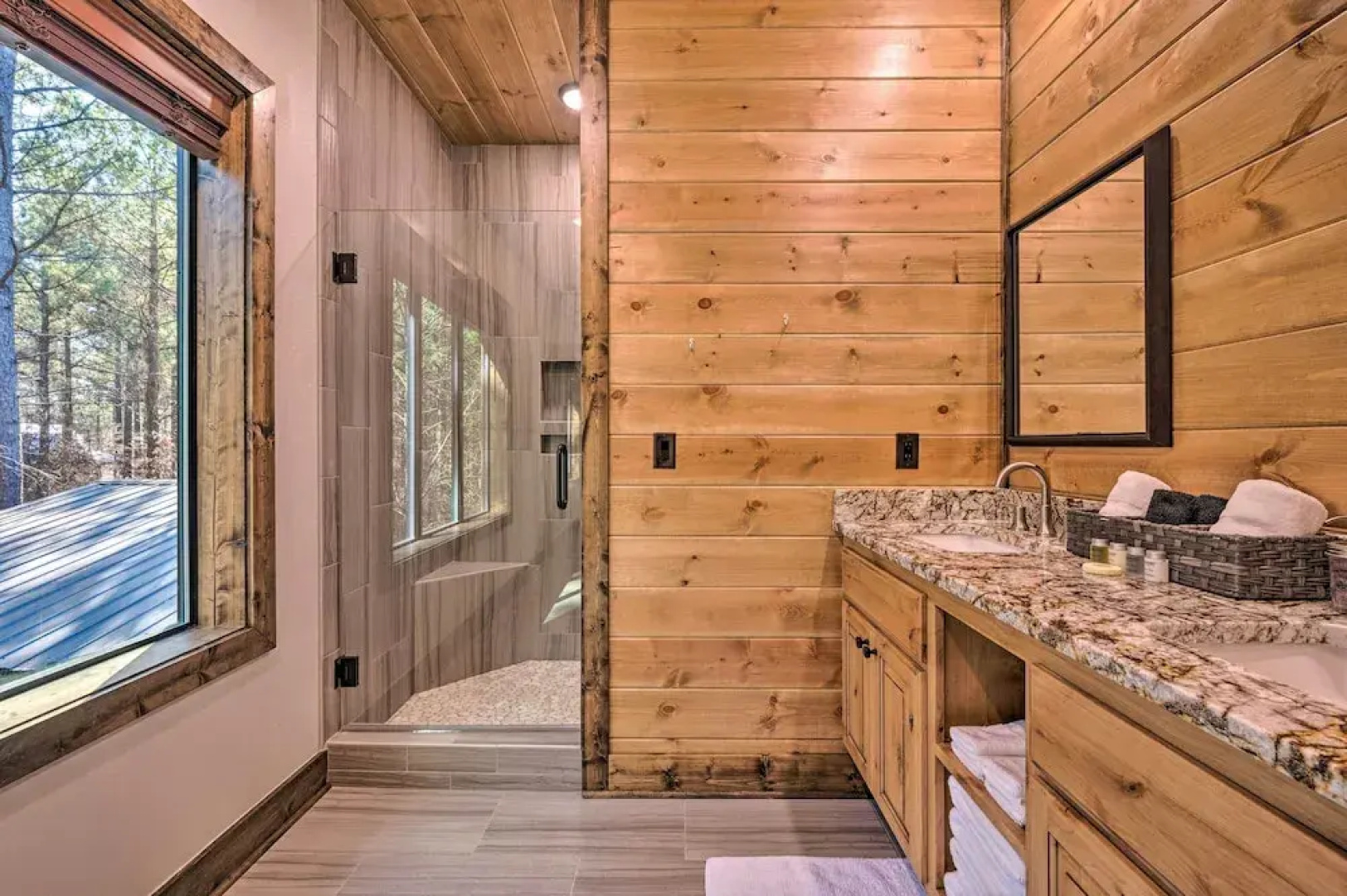 Broken Bow 'lazy Dog Lodge' w/ Hot Tub, Pool Table
