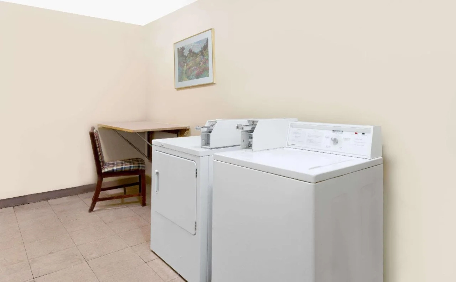 Howard Johnson Inn Cleveland Airport