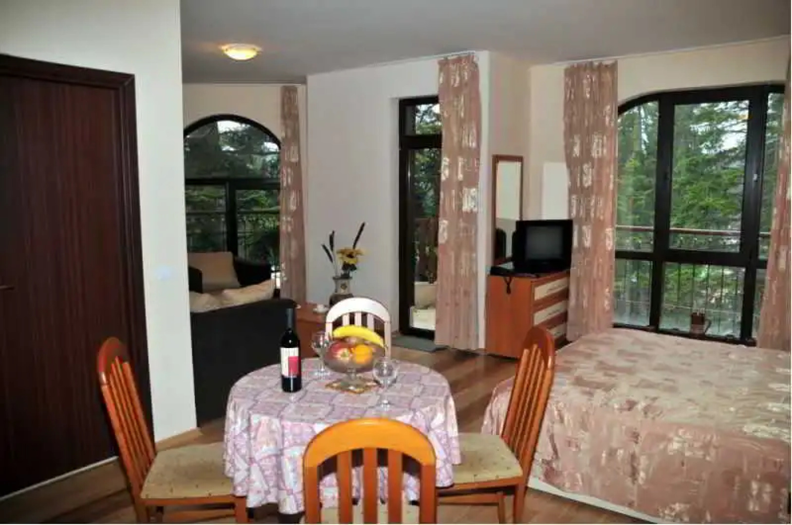 Flora Apartments by Tour Express Service