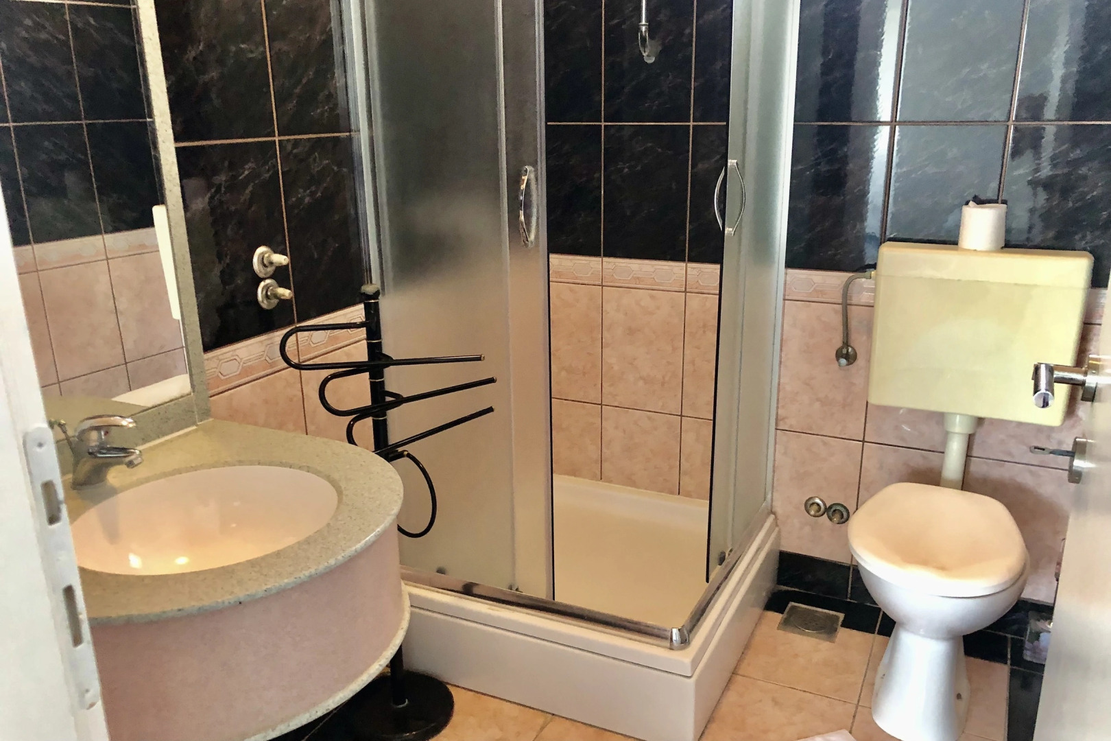 Pool Apartment Mes 4