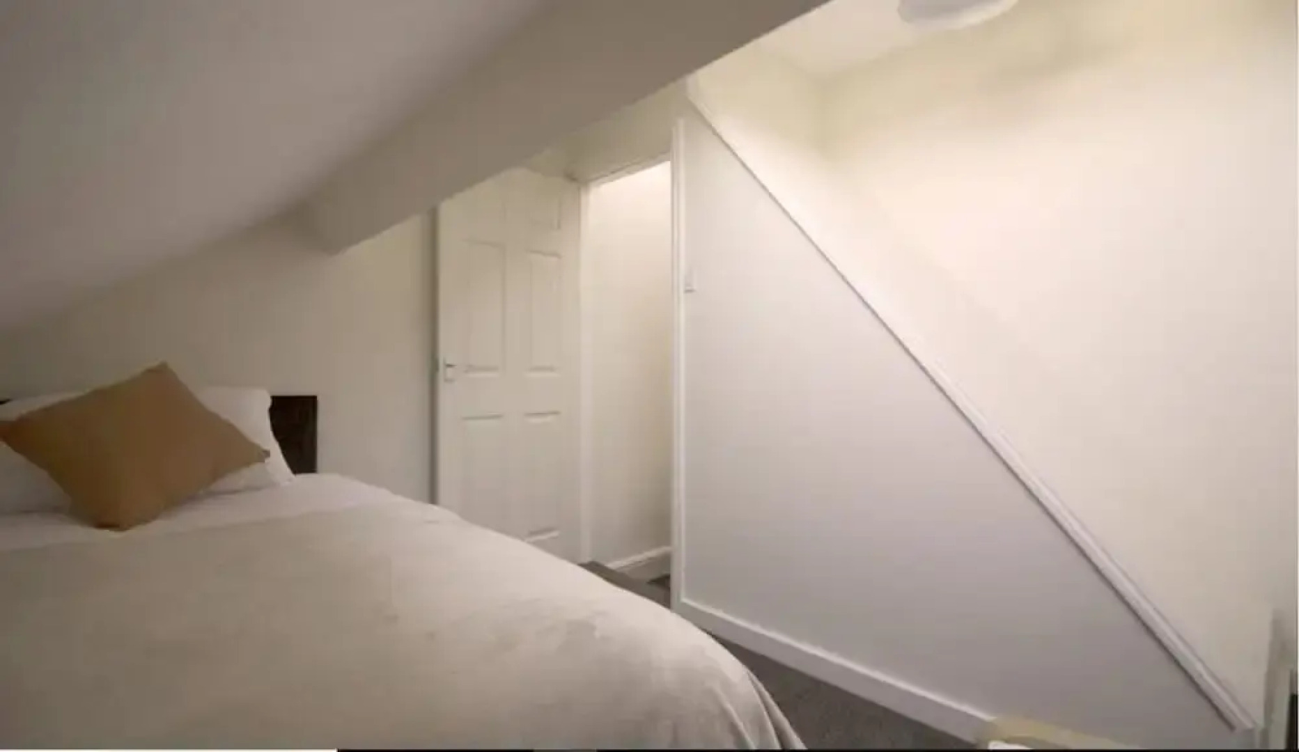 RoomTel - Brook House