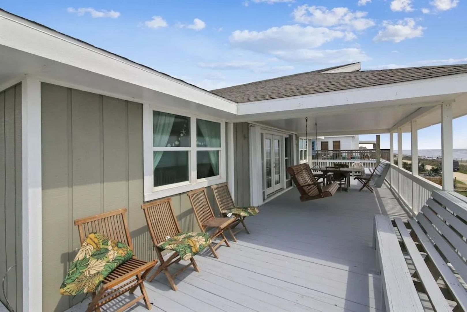 Betsy'S Beachfront Cottage