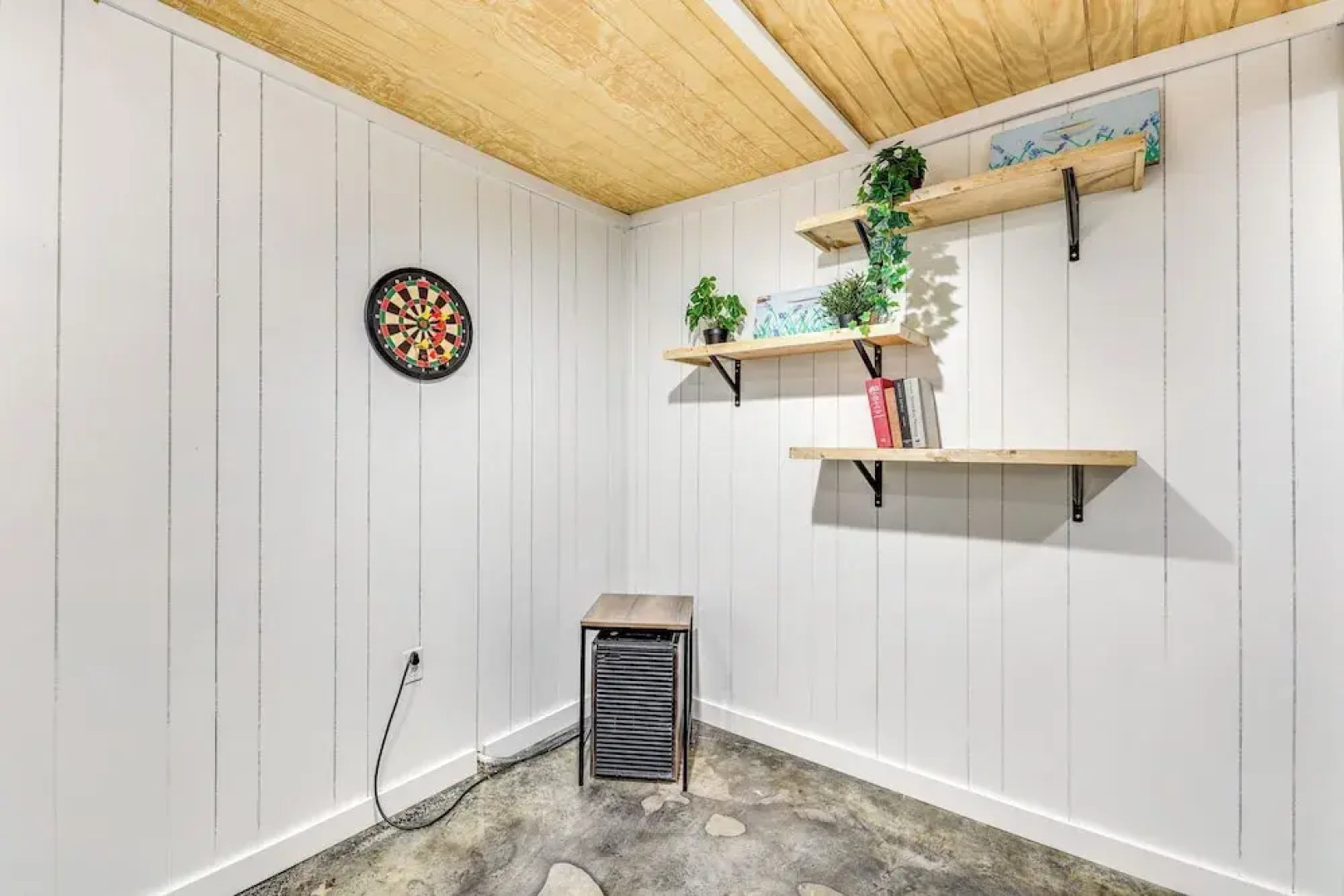 Serene Bella Vista Getaway Near Trails!