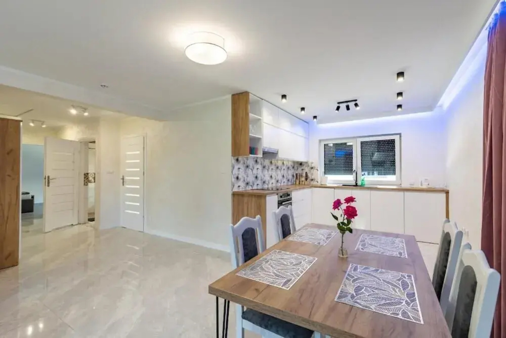 Apartamenty Max House