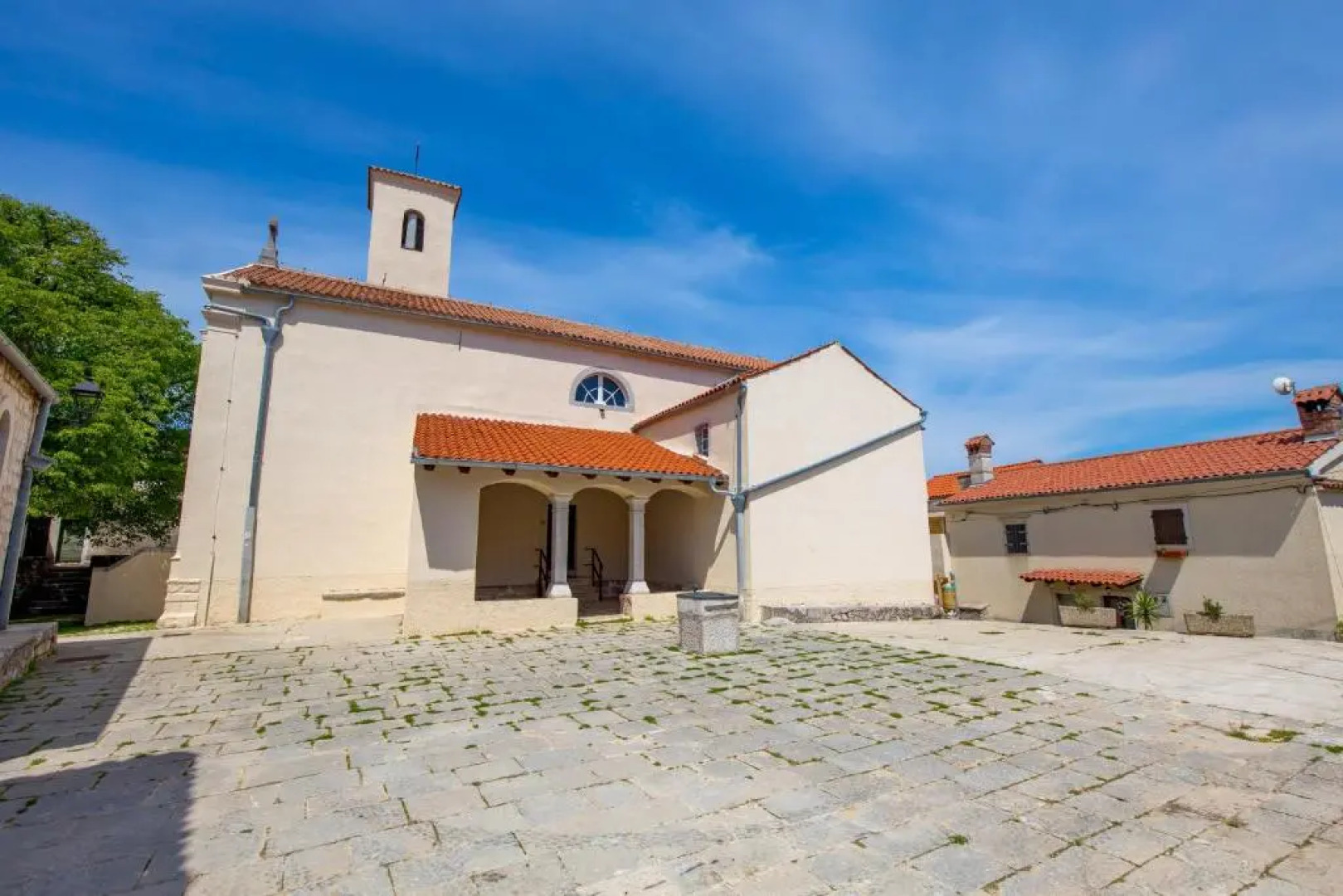 House Bajota with terrace and sea view