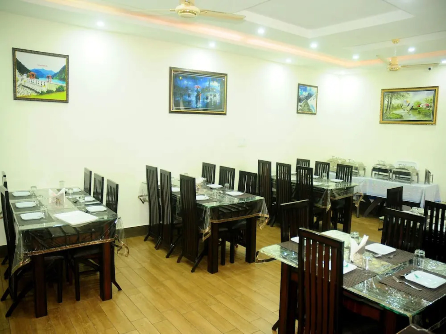 OYO 9407 Hotel Anjukul