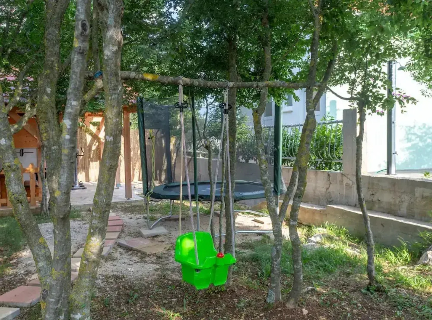 Sunny Escape Holiday Home Dicmo With Pool and Gym