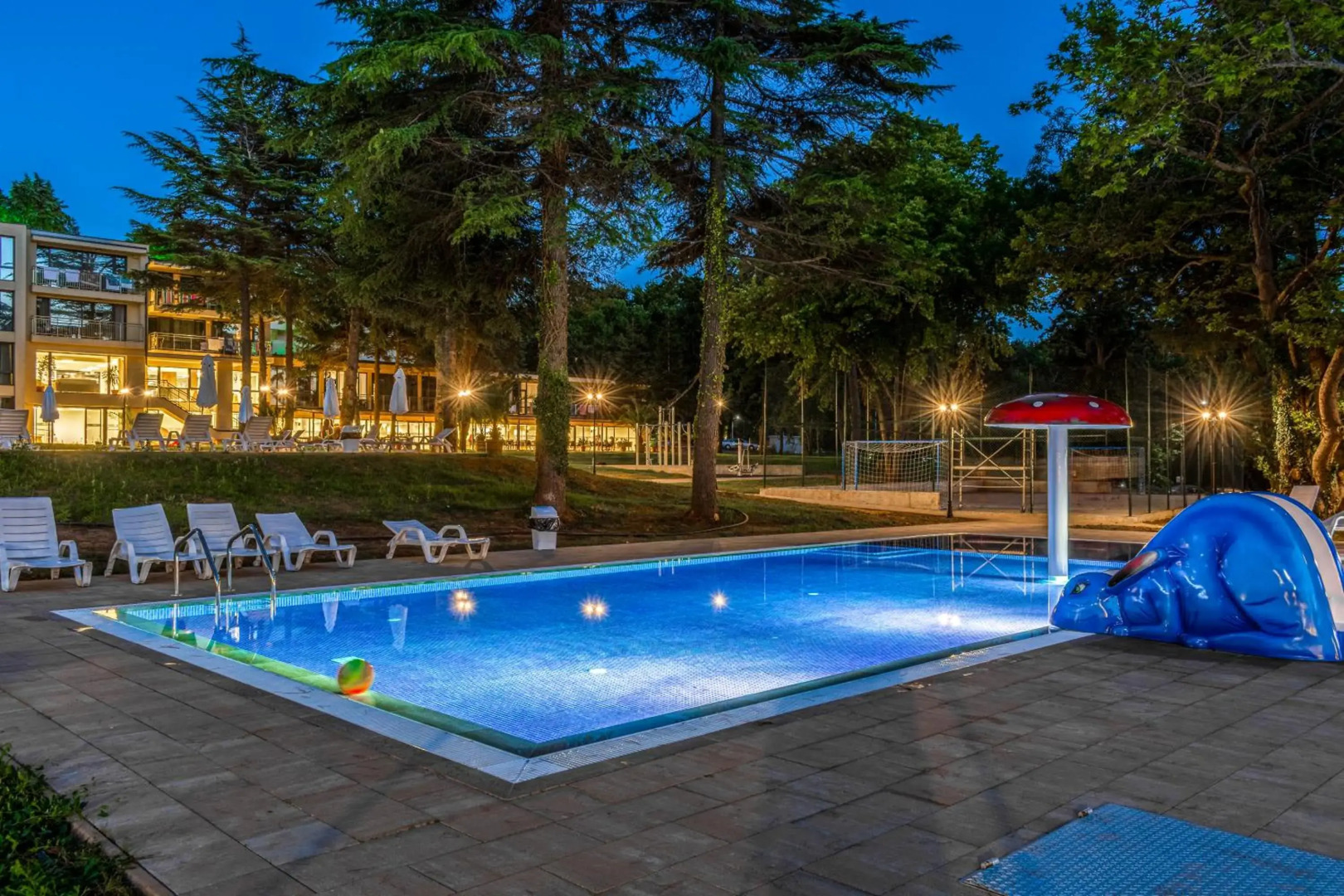 Queen Nelly Hotel Park