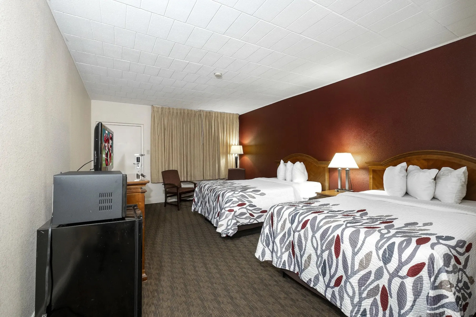 Red Roof Inn & Suites Hazleton