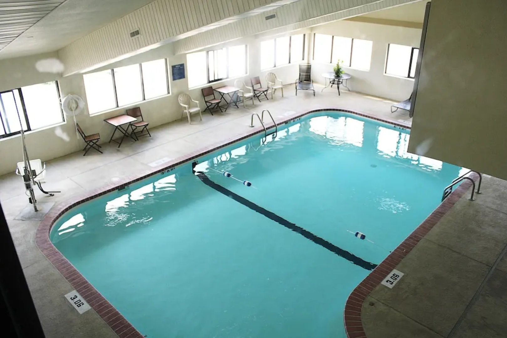 Greenlight Inn & Suites