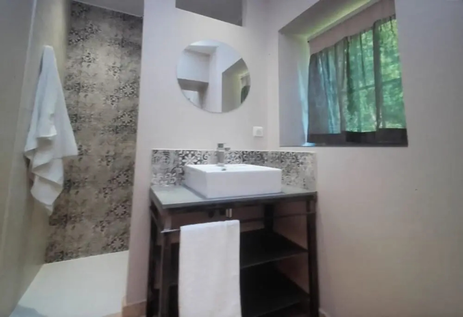 House With 2 Bedrooms in Saint Lattier, With Wonderful Mountain View, Pool Access, Furnished Garden - 50 km From the Slopes