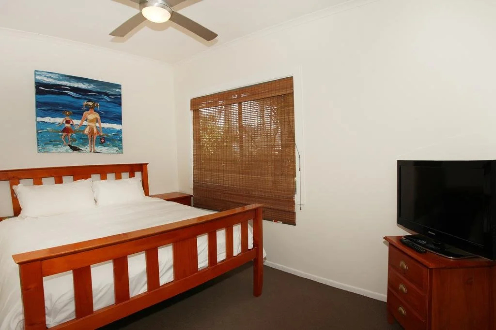 Mayfield 23 Holiday House