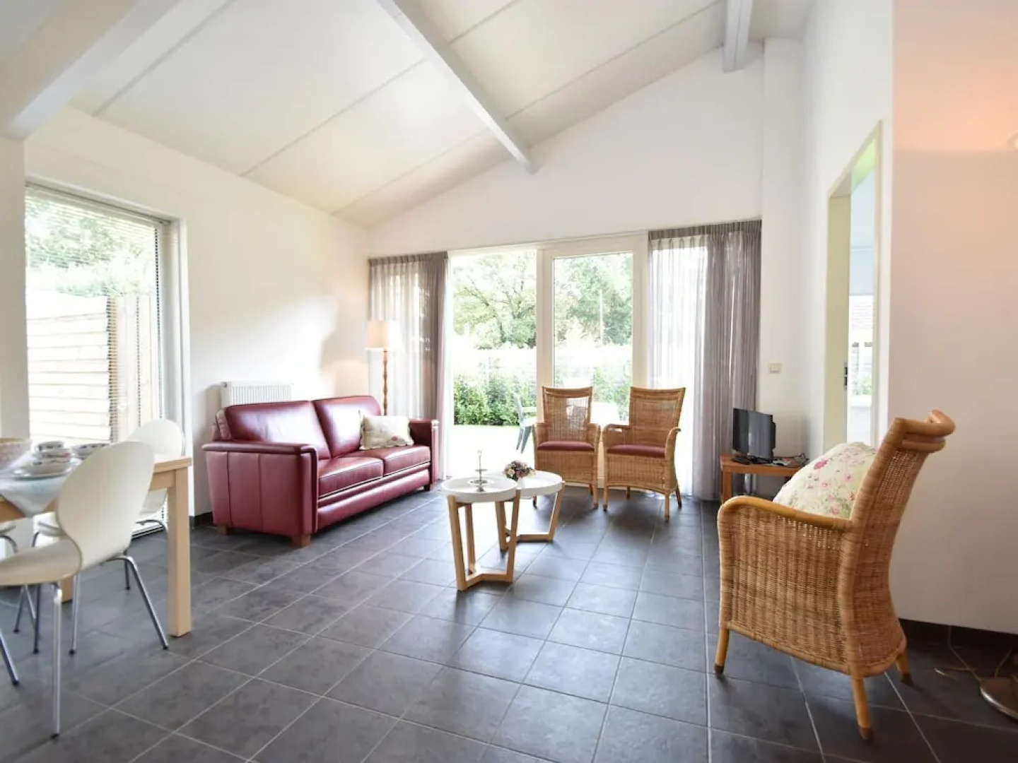 Modern Holiday Home With a Luxury Walk-in Shower and Enclosed Private Garden in Putten
