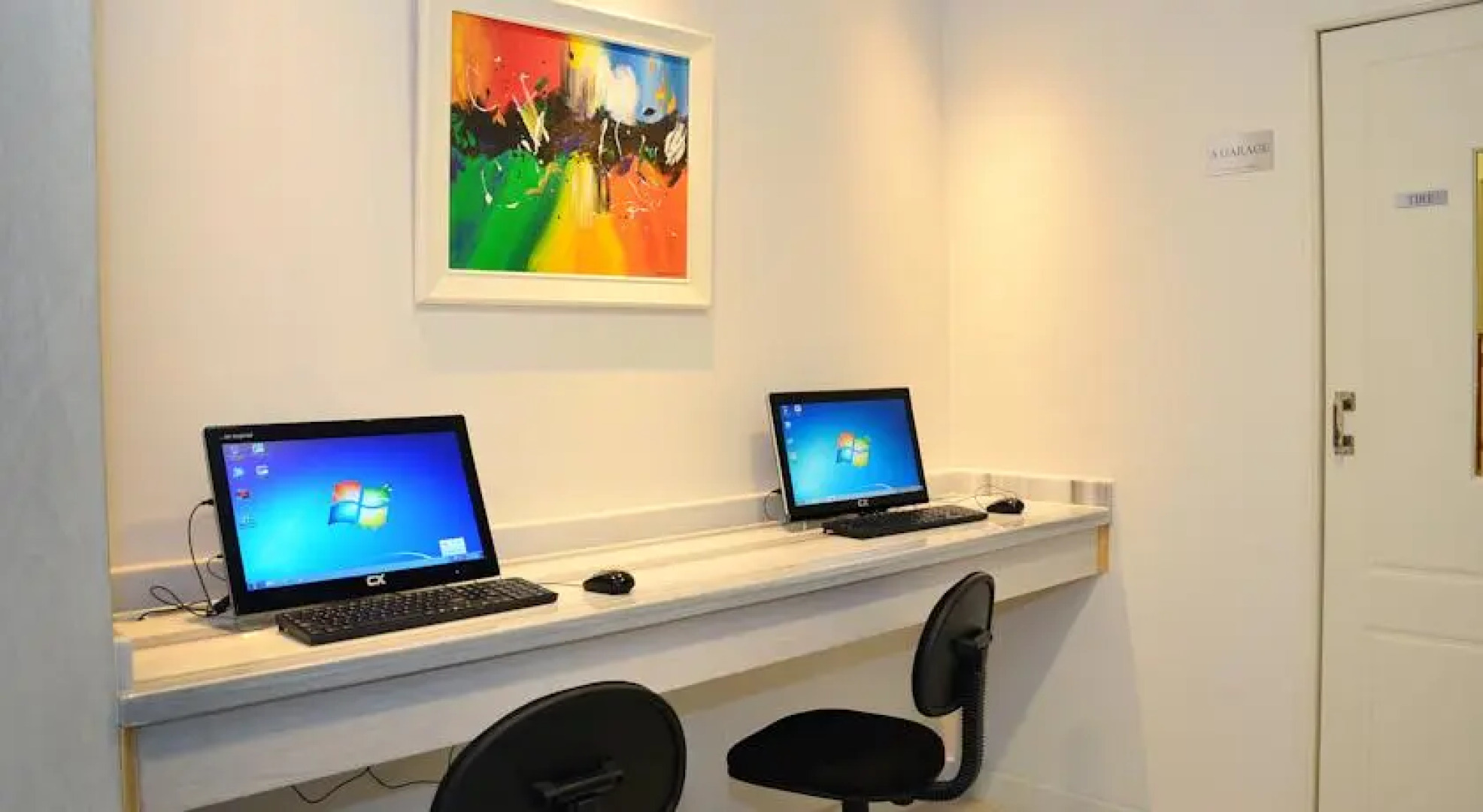 Le Parc Hotel & Suites