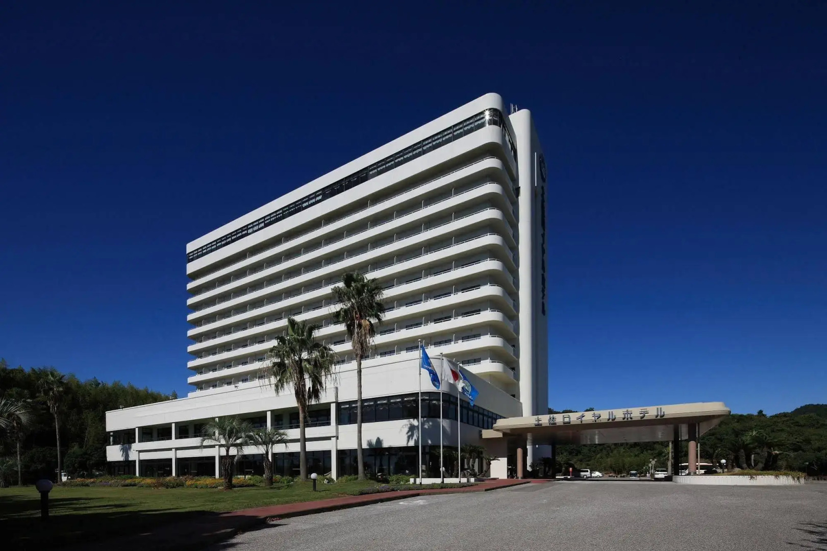 Mercure Kochi Tosa Resort & Spa