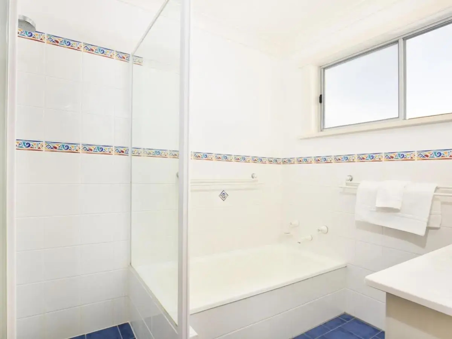 Shores - Pet-Friendly - 1 Min Walk to Beach