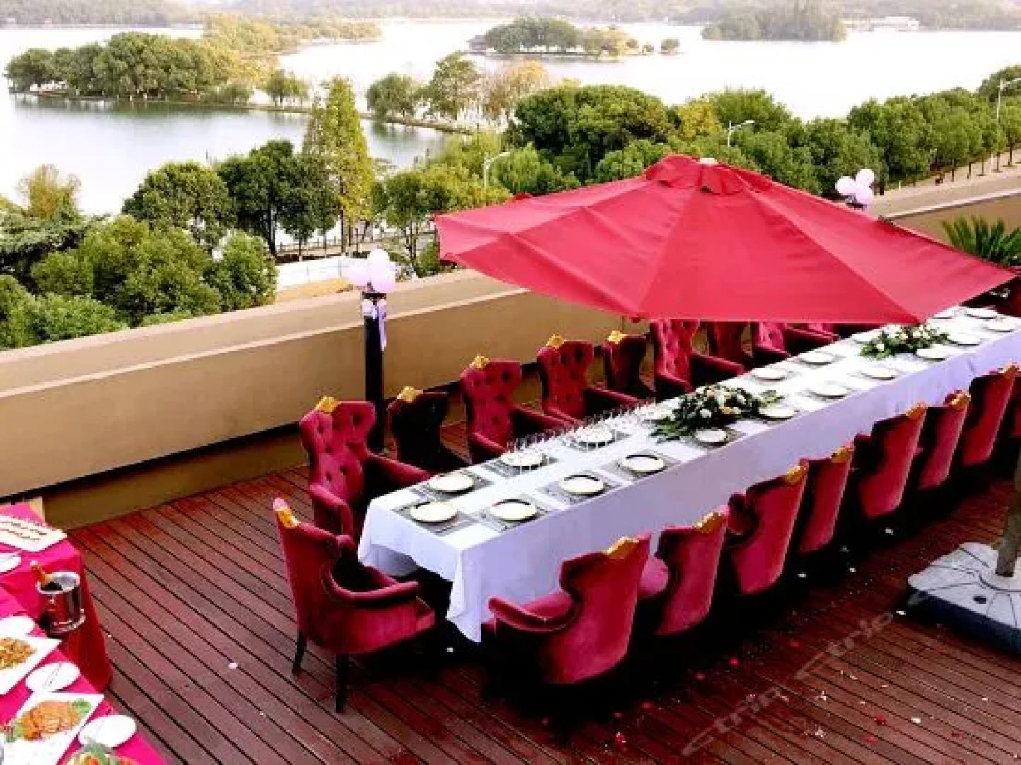 Lake View Garden Hotel