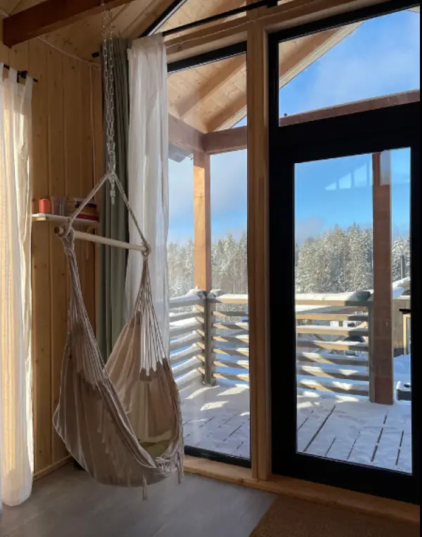 Черный домик