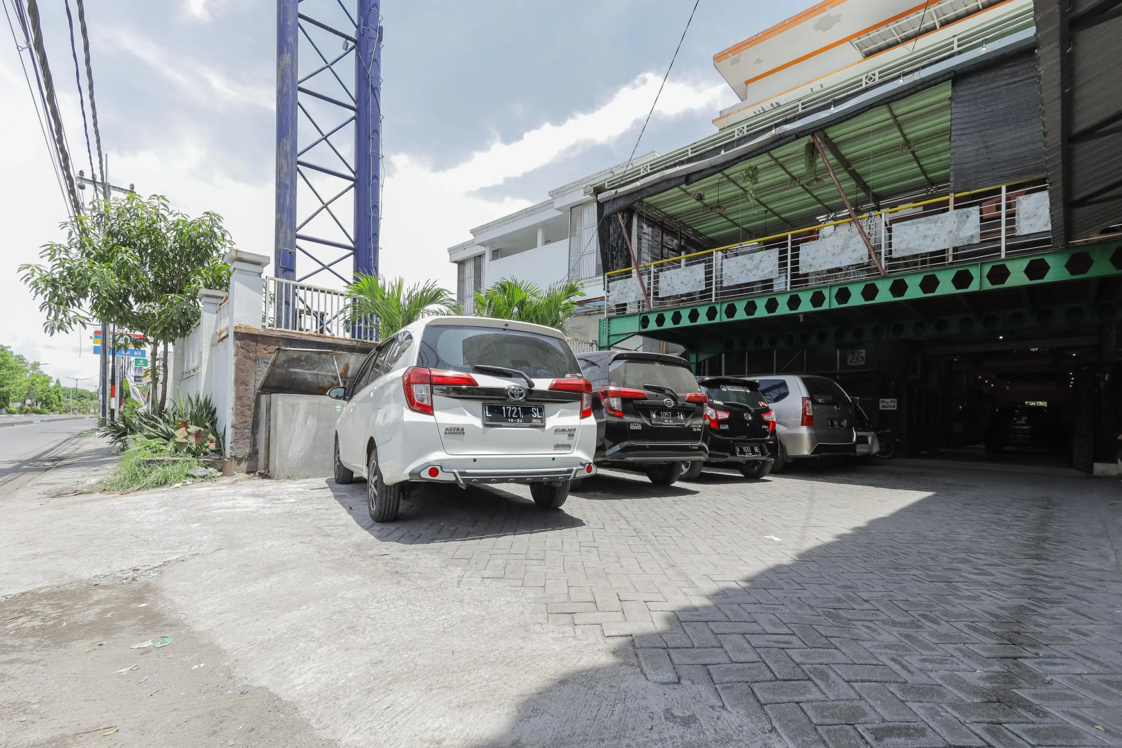 RedDoorz near Juanda International Airport 2