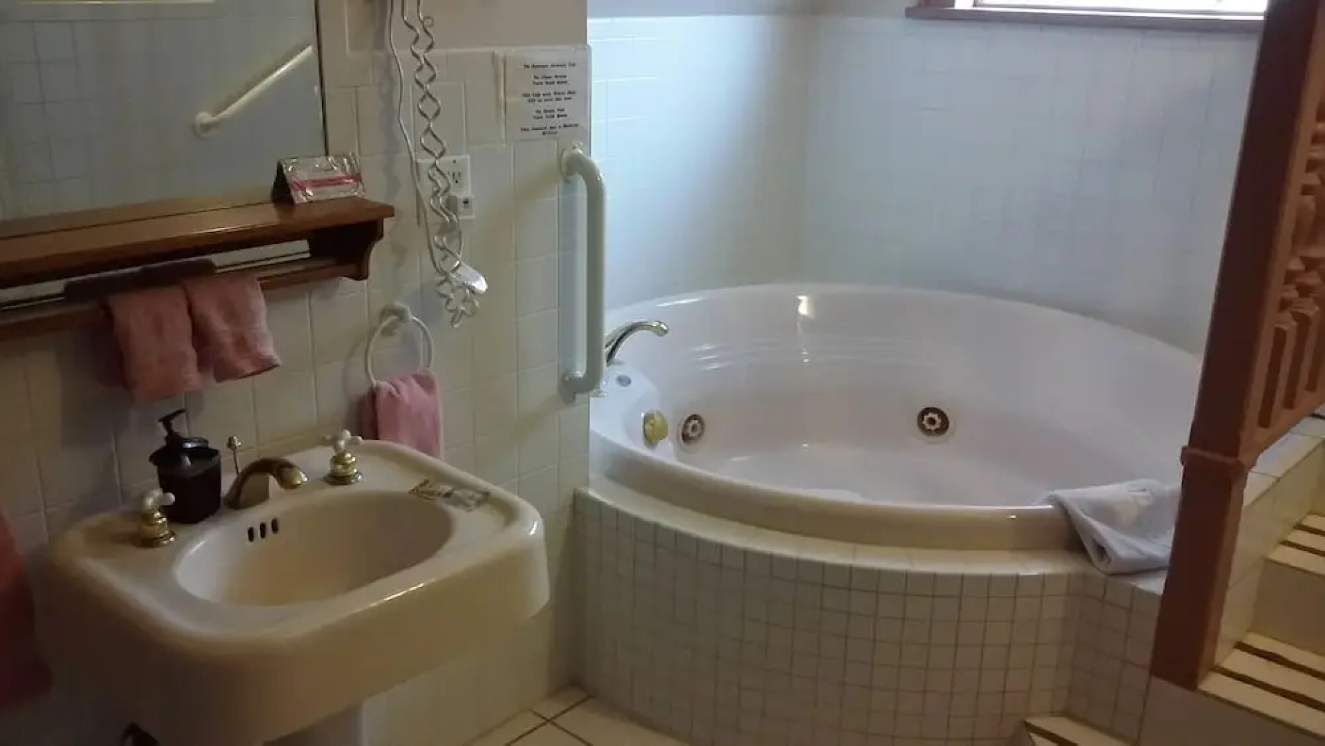 Chestnut Charm Bed & Breakfast