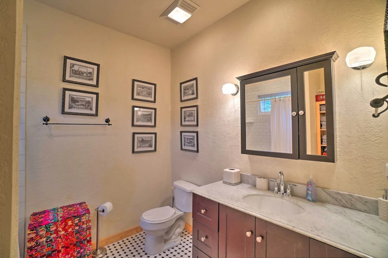 Charming Hilltop Cottage in Medicine Park!