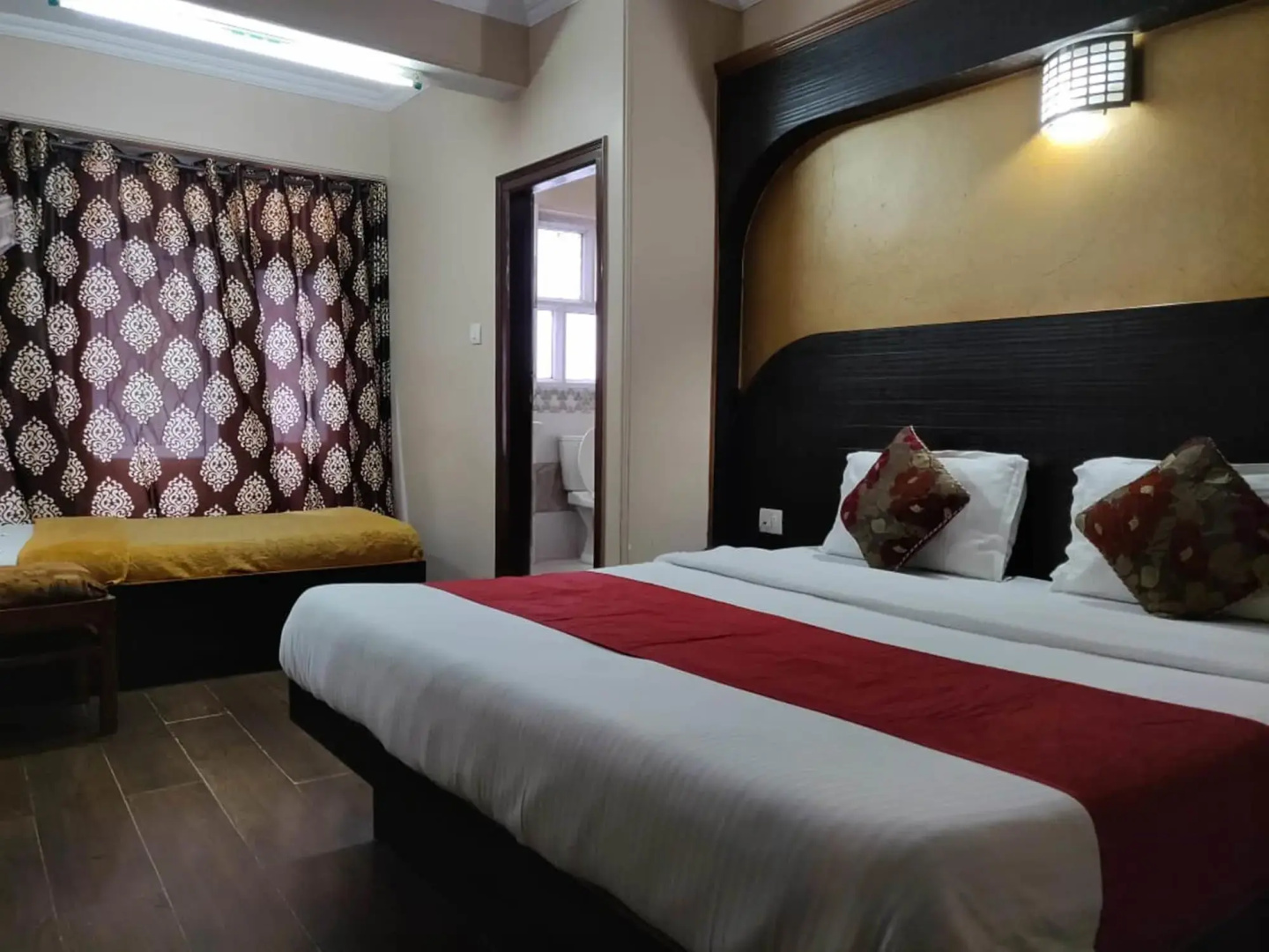 Hotel Sidharth Regency