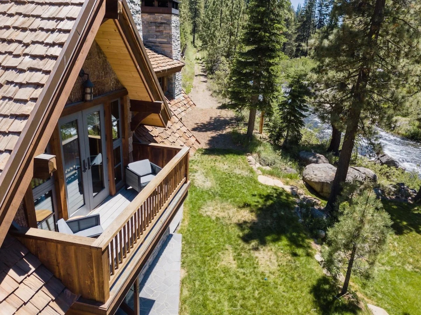 Hunter by AvantStay | Riverfront Cabin w/ Prvt Cottage | 10Mins from Squaw
