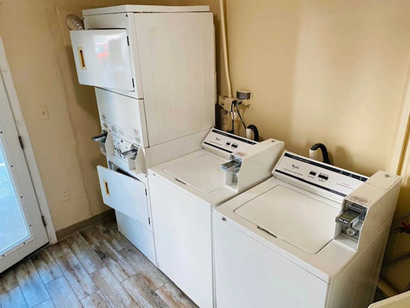 Redington Directly on the Beach Sea Rocket WiFi Parking 30