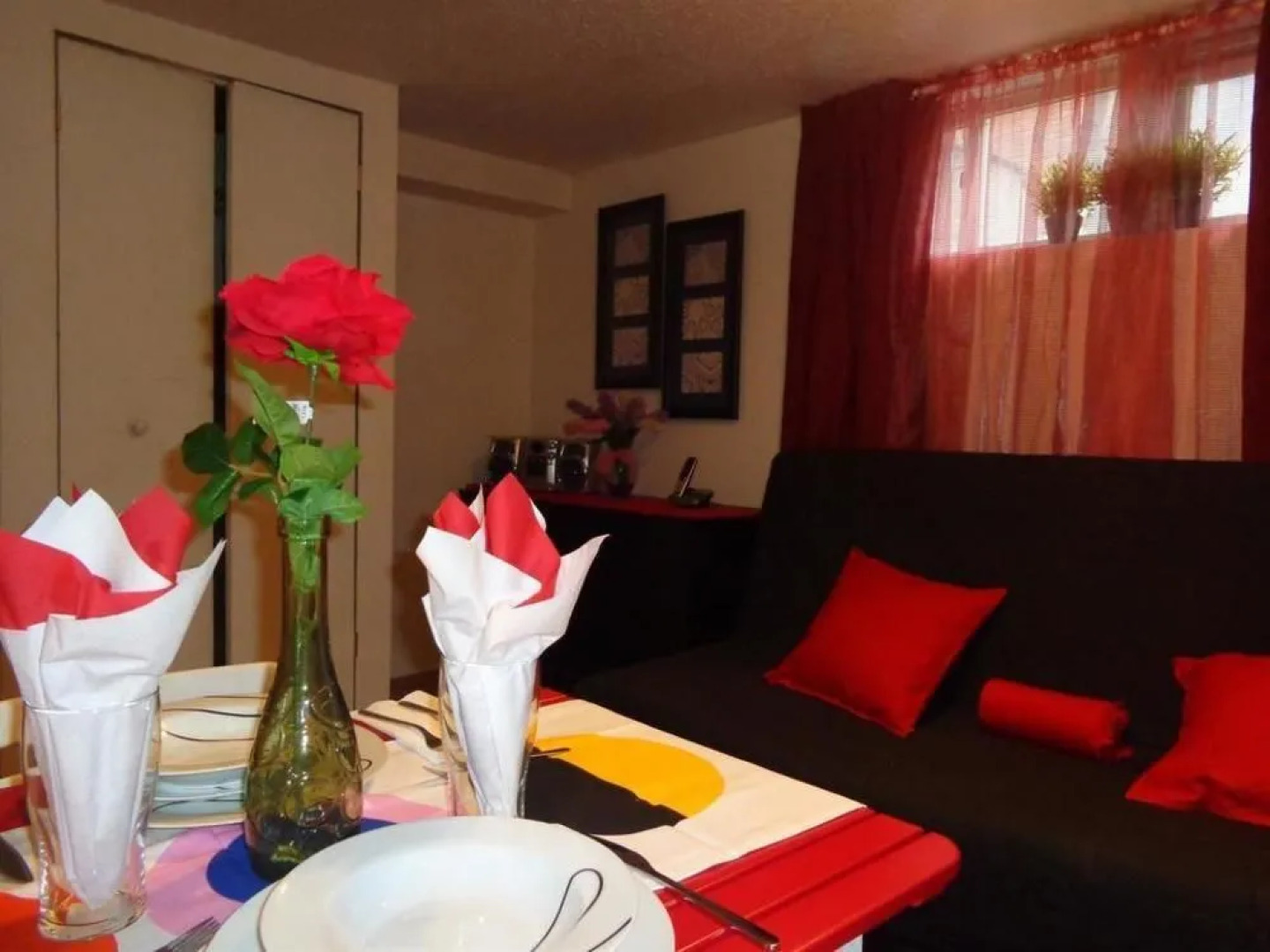 Adib Apartments - 840 Woodroffe Ave, Unit 2