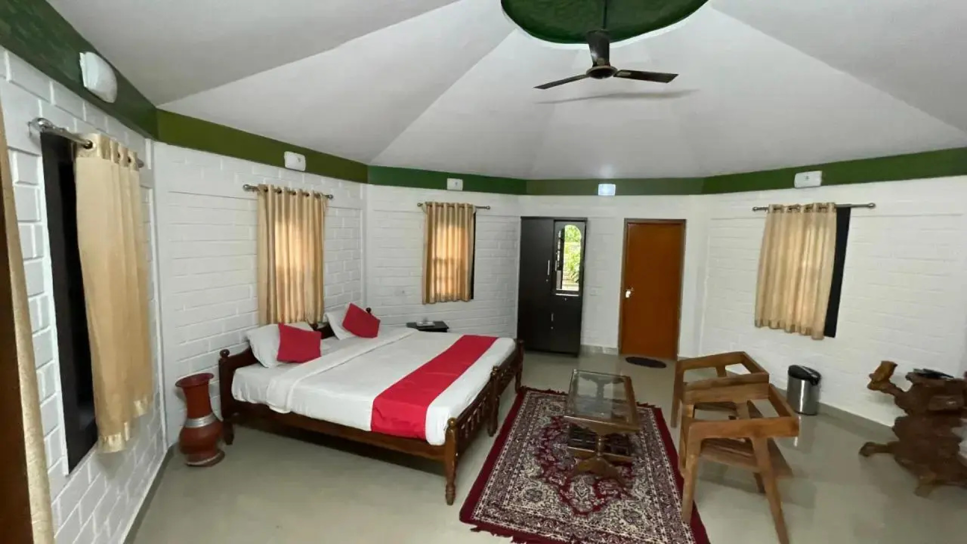 Karapuzha Lakeshore Resort