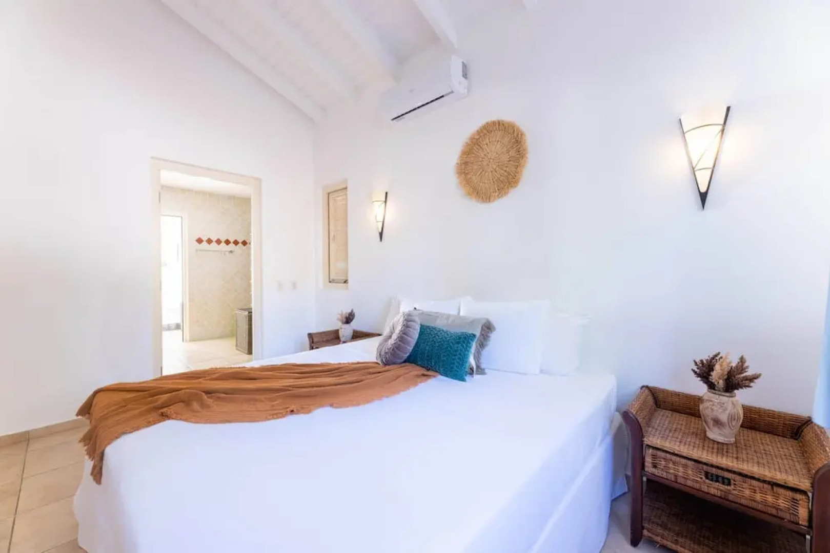 Spacious Bright Villa - Spectacular Ocean Views Private Pool