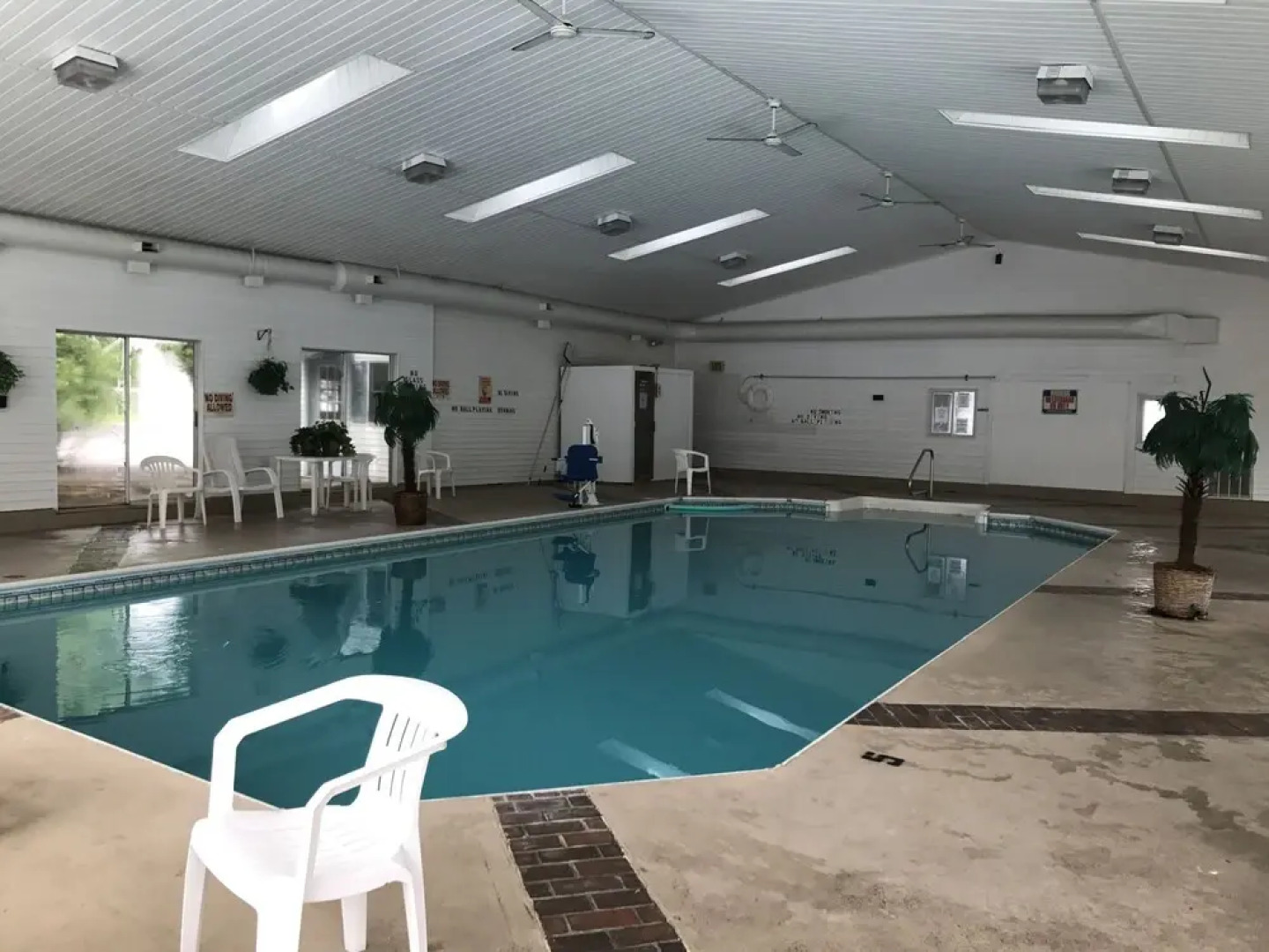 Exit 5 Motel & Cottages