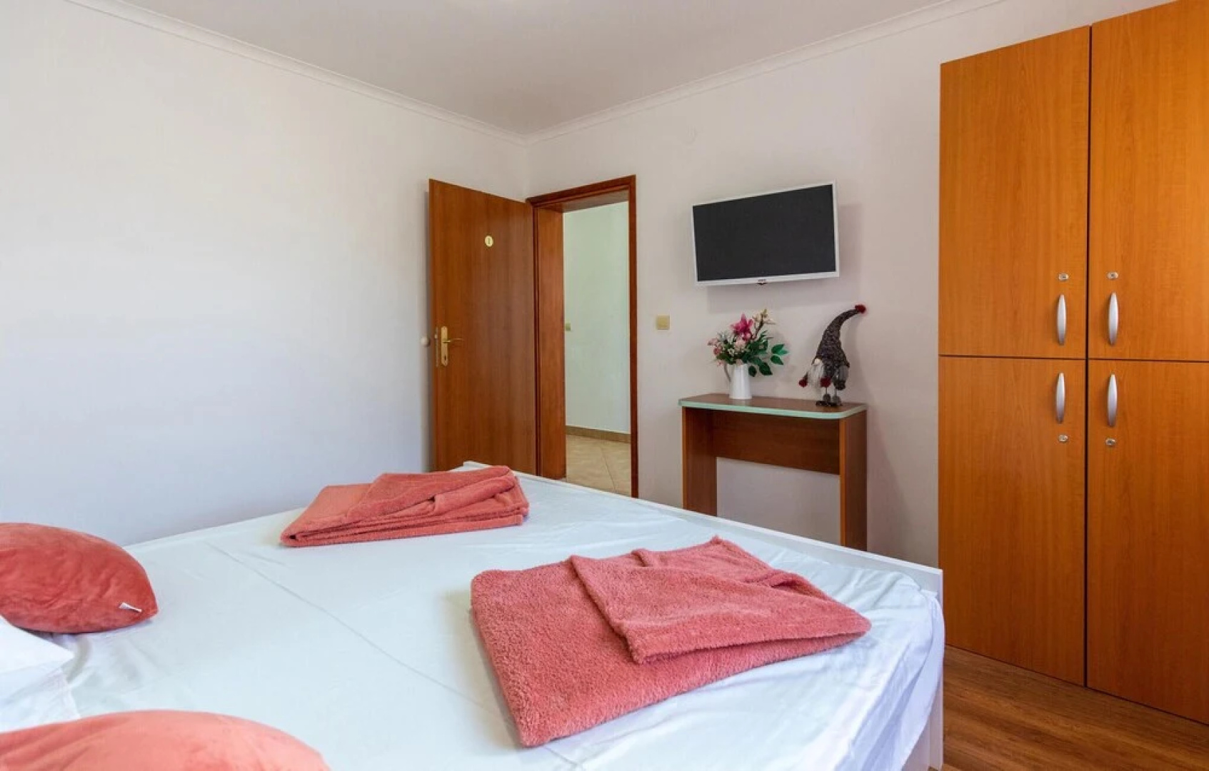 Nice Apartment in Ploce With Wifi and 5 Bedrooms